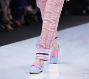 &bdquo;Emporio Armani&ldquo; 2018 m. pavasario ir vasaros kolekcijos modelis