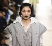 &bdquo;Nina Ricci&ldquo;  2020&ndash;2021 m. rudens ir žiemos kolekcijos modelis