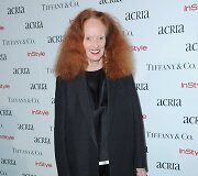 &bdquo;Vogue&ldquo; meno vadovė renkasi &scaron;varią klasiką