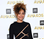 Izzy Bizu