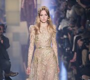 &bdquo;Elie Saab&ldquo; 2015 m. auk&scaron;tosios mados kolekcijos modelis 