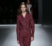 &bdquo;Hugo Boss&ldquo; 2019 m. pavasario ir vasaros kolekcijos modelis