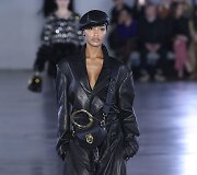 &bdquo;Balmain&ldquo; 2019&ndash;2020 m. rudens ir žiemos kolekcijos modelis