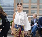 &bdquo;Oscar de la Renta&ldquo; 2019 m. pavasario ir vasaros kolekcijos modelis