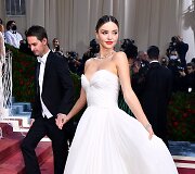Miranda Kerr, Evanas Spiegelis