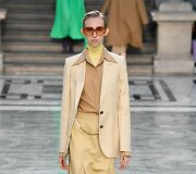 &bdquo;Victoria Beckham&ldquo; 2020 m. pavasario ir vasaros kolekcijos modelis