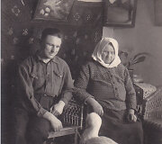 1948 m. mokytojas Antanas &Scaron;ilinis su mama