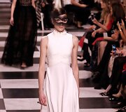 &bdquo;Christian Dior Haute Couture&ldquo; 2018 m. pavasario ir vasaros kolekcijos modelis