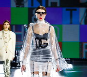 &bdquo;Dolce & Gabbana&ldquo; 2021&ndash;2022 m. rudens ir žiemos kolekcijos modelis