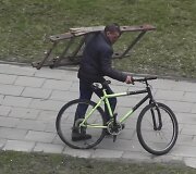 Dviratis medyje Vilniuje, Kalvarijų gatvėje
