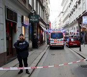 Vienos centre pa&scaron;auti du asmenys
