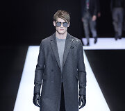 &bdquo;Emporio Armani&ldquo; 2016 m. rudens-žiemos kolekcijos modelis