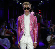 &bdquo;Tom Ford&ldquo; 2020 m. pavasario ir vasaros kolekcijos modelis