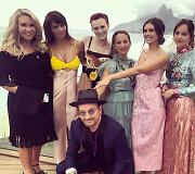 Heather Parry, Helena Christensen, Karen Elson, Jennifer Meyer, Da&scaron;a Žukova, Dakota Johnson ir Bono