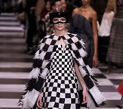 &bdquo;Christian Dior Haute Couture&ldquo; 2018 m. pavasario ir vasaros kolekcijos modelis