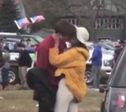 Malia Obama su draugu