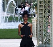 &bdquo;Chanel Haute Couture&ldquo; pavasario ir vasaros kolekcijos modelis 