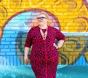 Apvalių formų tinklara&scaron;čio apie madą savininkė Cynthia Noel