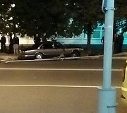 &bdquo;Jaguar&ldquo; nuvertė stulpą.