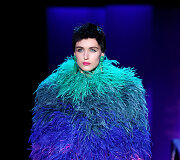 &bdquo;Armani Priv&eacute;&ldquo; 2015 m. rudens kolekcijos modelis