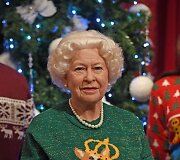 &bdquo;Madame Tussauds&ldquo; muziejus britų karali&scaron;kąją &scaron;eimą aprengė kalėdiniais megztiniais