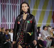 &bdquo;Escada&ldquo; 2019 m. pavasario ir vasaros kolekcijos modelis