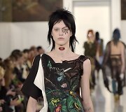 &bdquo;Maison Margiela&ldquo; 2016 m. pavasario-vasaros auk&scaron;tosios mados kolekcija