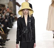 &bdquo;Nina Ricci&ldquo;  2020&ndash;2021 m. rudens ir žiemos kolekcijos modelis