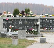 Gėlėmis apkai&scaron;ytas ir pirmasis Lietuvoje kolumbariumas, stovintis Lėbartuose.