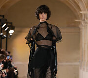 Victorios Beckham 2023 m. pavasario/vasaros kolekcija &bdquo;Ready to wear&ldquo; 
