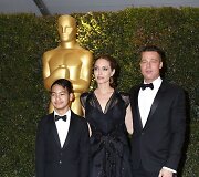Angelina Jolie, Bradas Pittas ir jų sūnus Maddoxas