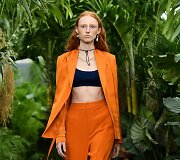 &bdquo;Jason Wu&ldquo; 2021 m. pavasario ir vasaros kolekcijos modelis