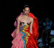 &bdquo;Schiaparelli&ldquo; 2019&ndash;2020 m. rudens ir žiemos auk&scaron;tosios mados kolekcijos modelis