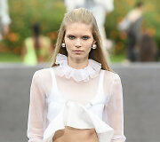 &bdquo;Givenchy&ldquo; 2023 m. pavasario ir vasaros kolekcijos modelis