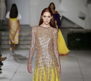 &bdquo;Carolina Herrera&ldquo; 2018 m. pavasario ir vasaros kolekcijos modelis