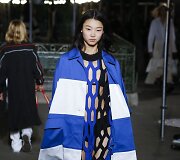 &bdquo;Sonia Rykiel&ldquo; 2019 m. pavasario ir vasaros kolekcijos modelis