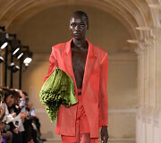 Victorios Beckham 2023 m. pavasario/vasaros kolekcija &bdquo;Ready to wear&ldquo; 
