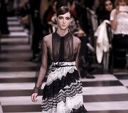 &bdquo;Christian Dior Haute Couture&ldquo; 2018 m. pavasario ir vasaros kolekcijos modelis