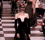 &bdquo;Christian Dior Haute Couture&ldquo; 2018 m. pavasario ir vasaros kolekcijos modelis