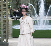 &bdquo;Chanel Haute Couture&ldquo; pavasario ir vasaros kolekcijos modelis 