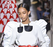 &bdquo;Valentino&ldquo; 2020 m. pavasario ir vasaros kolekcijos modelis