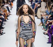 &bdquo;Christian Dior&ldquo; 2018 m. pavasario ir vasaros kolekcijos modelis