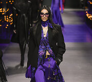 &bdquo;Versace&ldquo; 2023 m. pavasario ir vasaros kolekcijos modelis