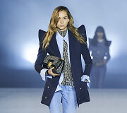 &bdquo;Balmain&ldquo; 2021 m. pavasario ir vasaros kolekcijos modelis