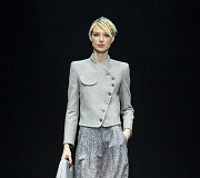 &bdquo;Giorgio Armani&ldquo; 2021&ndash;2022 m. rudens ir žiemos kolekcijos modelis