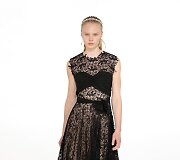 &bdquo;Giambattista Valli&ldquo; 2021&ndash;2022 m. rudens ir žiemos kolekcijos modelis
