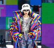 &bdquo;Dolce & Gabbana&ldquo; 2021&ndash;2022 m. rudens ir žiemos kolekcijos modelis