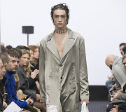 &bdquo;J.W. Anderson&ldquo; 2016 m. rudens-žiemos kolekcijos modelis