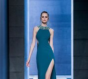 &bdquo;Elie Saab&ldquo; 2021&ndash;2022 m. rudens ir žiemos kolekcijos modelis