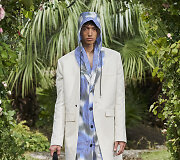 &bdquo;Kenzo&ldquo; 2021 m. pavasario ir vasaros kolekcijos modelis